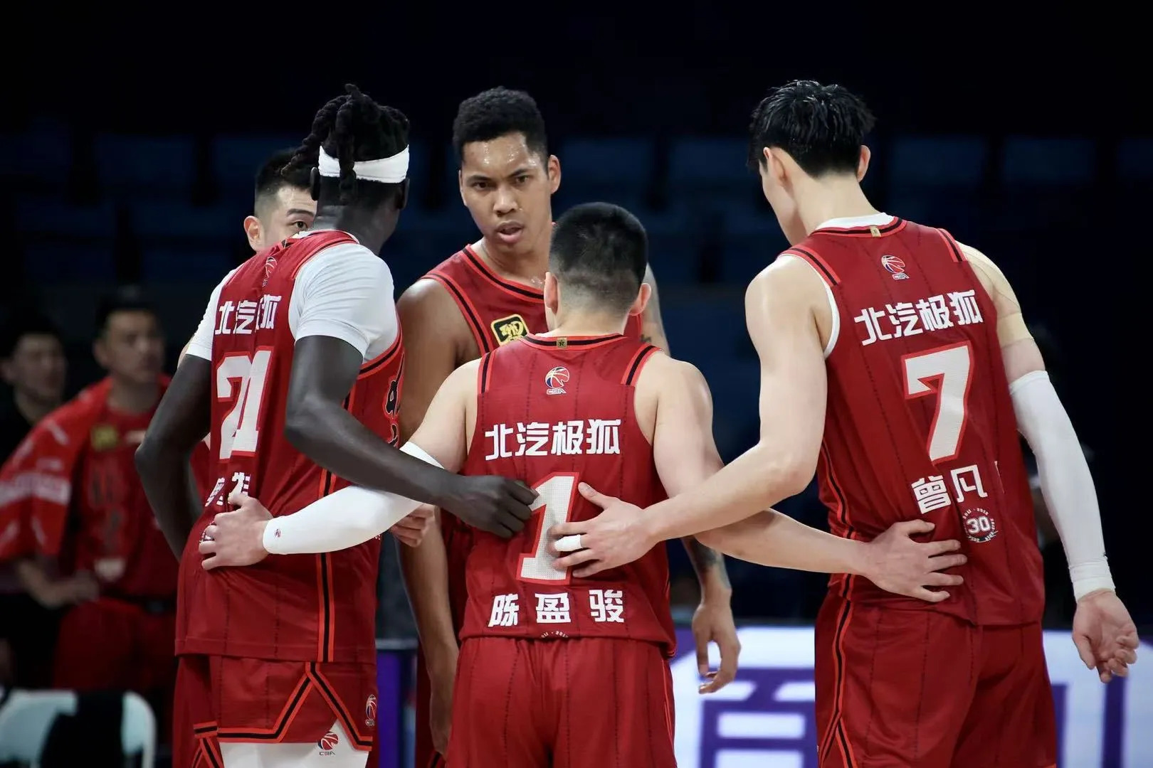 LOL电竞平台 -孟菲斯灰熊迎CBA季后赛关键赛;窗口期单刀错失;球迷炸锅;阵容厚度经受考验