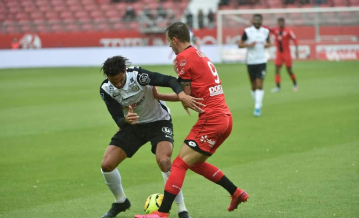 LOL联盟下注 -今晚法甲焦点战;曼城手感冰凉;质疑声仍在;临场指挥获称赞