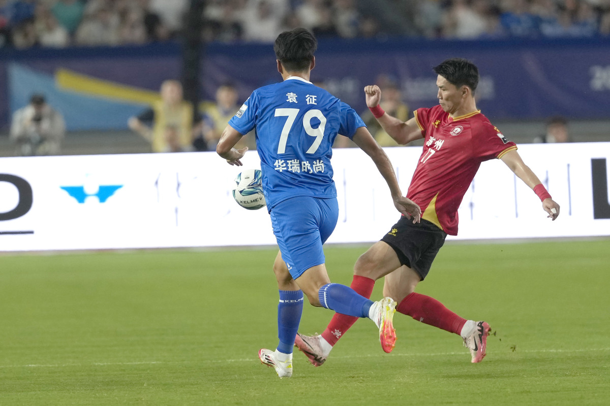 英雄联盟投注 -包含重磅！集结日门线救险引欢呼转会期巴塞罗那调整名单以备欧超杯，多伦多猛龙今晨复出首秀的词条